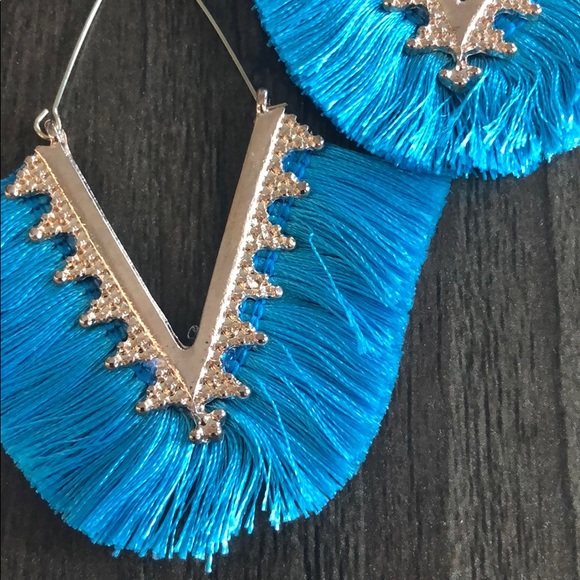 Blue tassel earrings - Picture 4 of 4